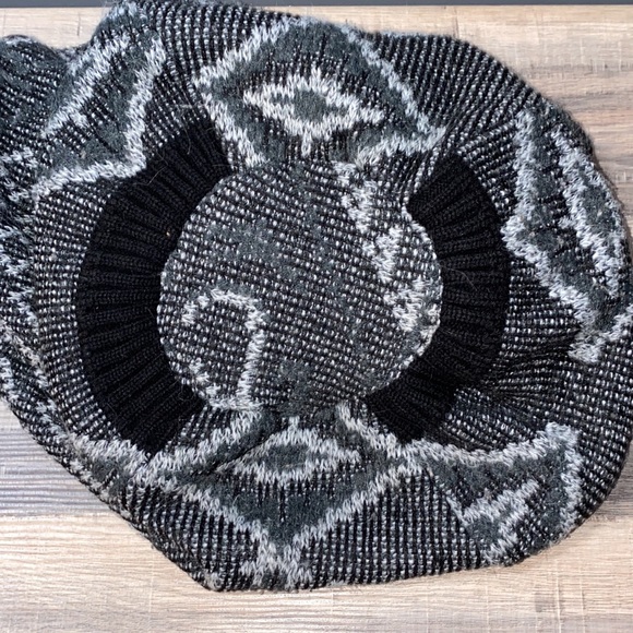 Urban Renewal➕Urban Outfitters Pattern Block Sweater Hobo Bag - Picture 6 of 6